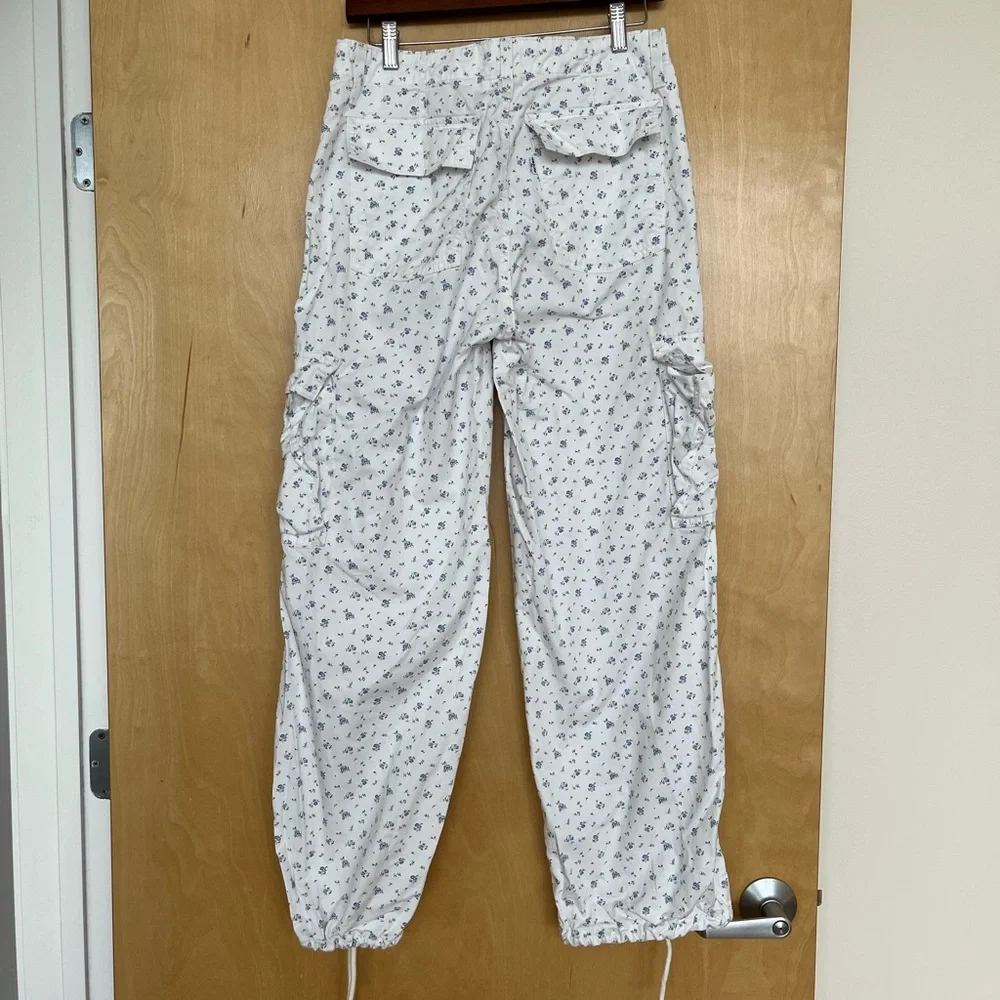 Levi’s ‘94 Baggy blue and white ditsy floral cargo pants - Picture 5 of 5